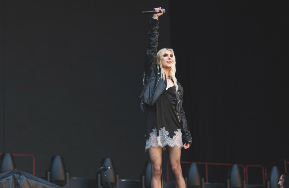 Taylor Momsen (Gossip Girl) a été attaquée par une chauve-souris en plein concert