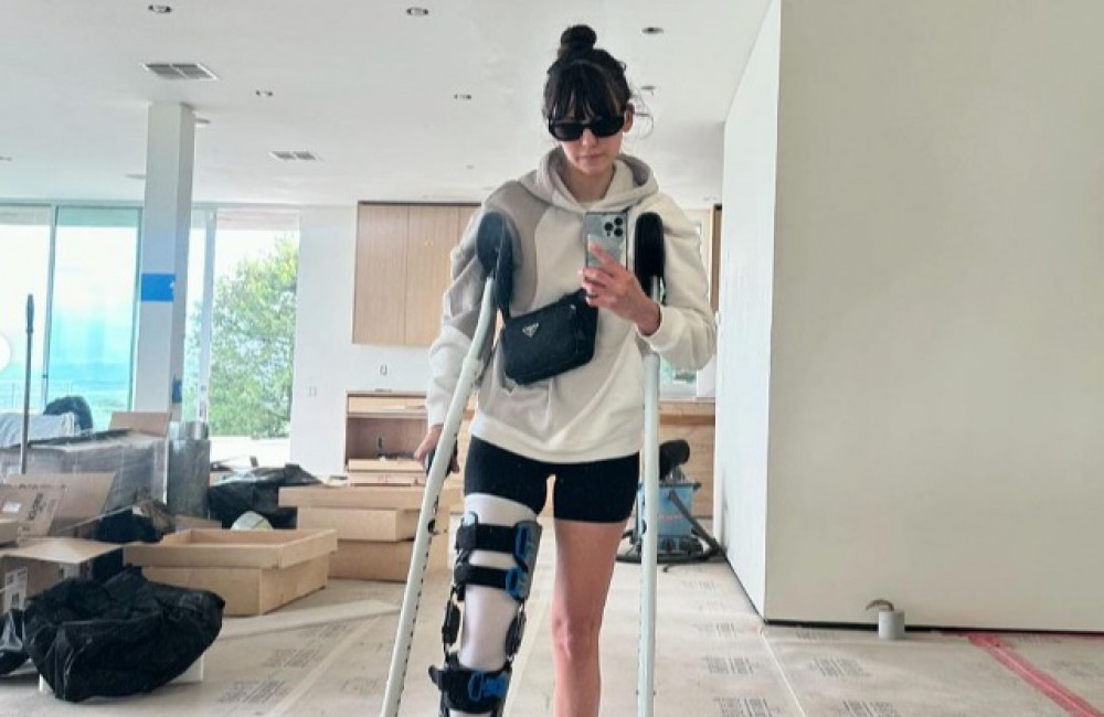 Nina Dobrev : hospitalisée après un accident de vélo, la star donne des nouvelles de sa santé