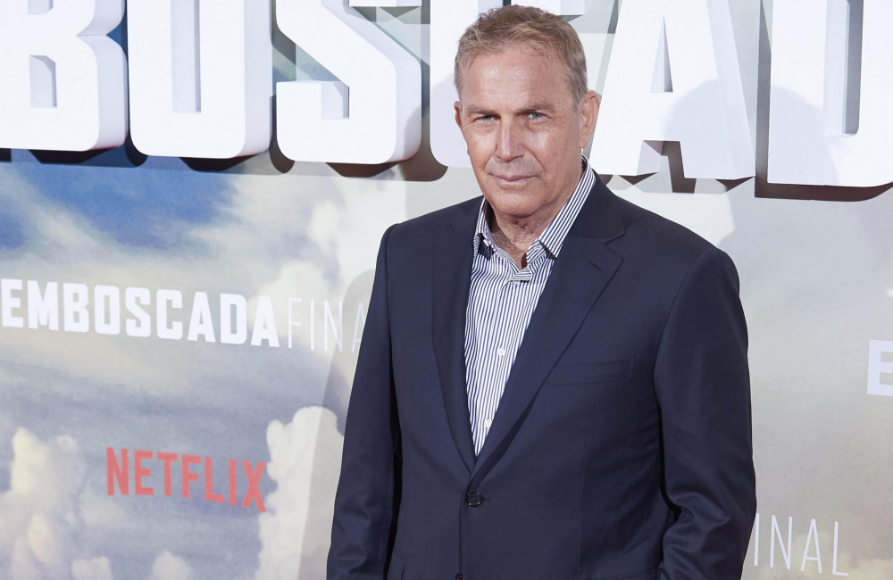 Kevin Costner révèle qu'on l'a poussé à essayer la cocaïne à ses débuts : "J'ai eu de la chance de ne pas aimer ça"