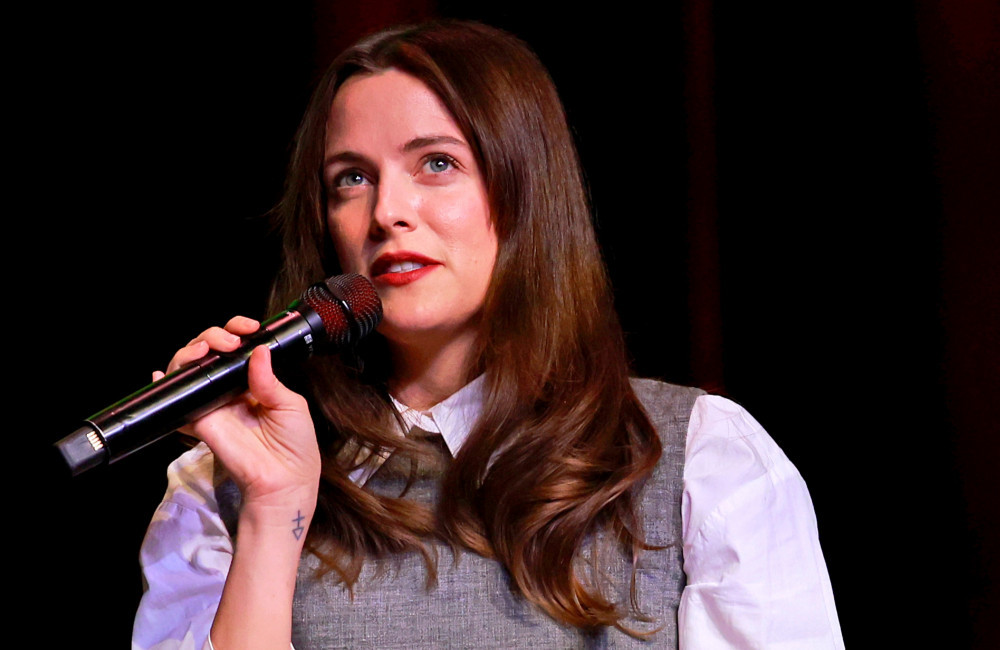 Riley Keough, petite-fille d'Elvis Presley, réfute l'idée qu'une malédiction pèse sur sa famille