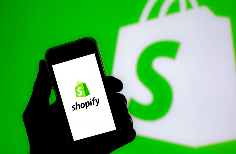 Le PDG de Shopify n'autorisera pas de nouvelles embauches si l'IA peut faire le même travail