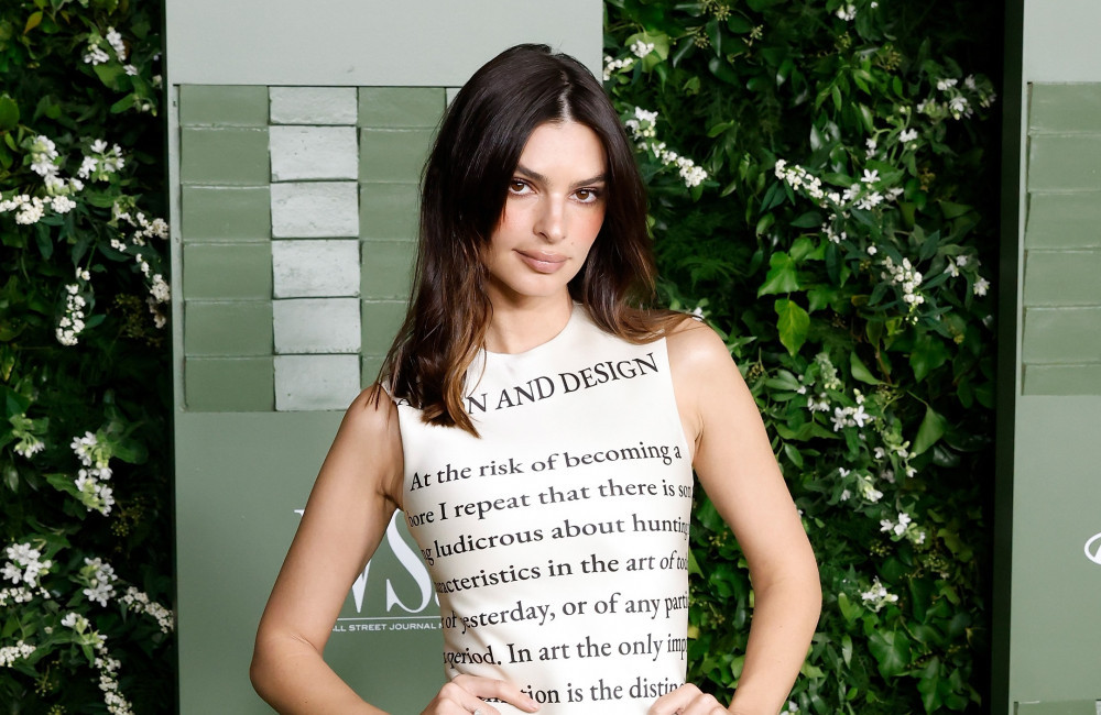 Emily Ratajkowski s’en prend à Jeff Bezos et sa mission Blue Origin : “Je suis dégoûtée”