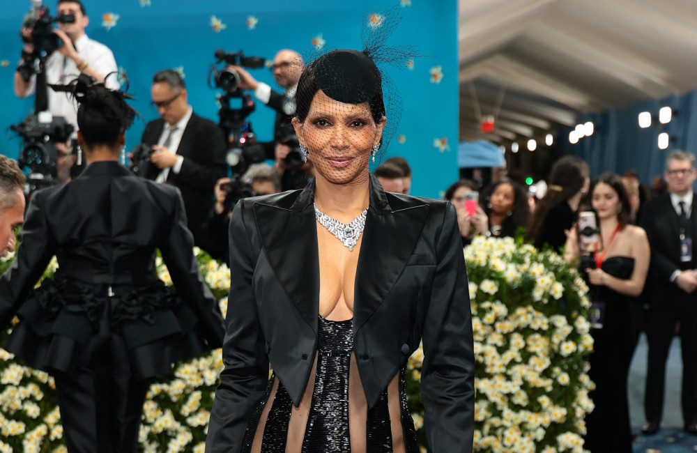 Met Gala : Halle Berry révèle qu'elle n'a pas mangé de la journée pour rentrer dans sa robe