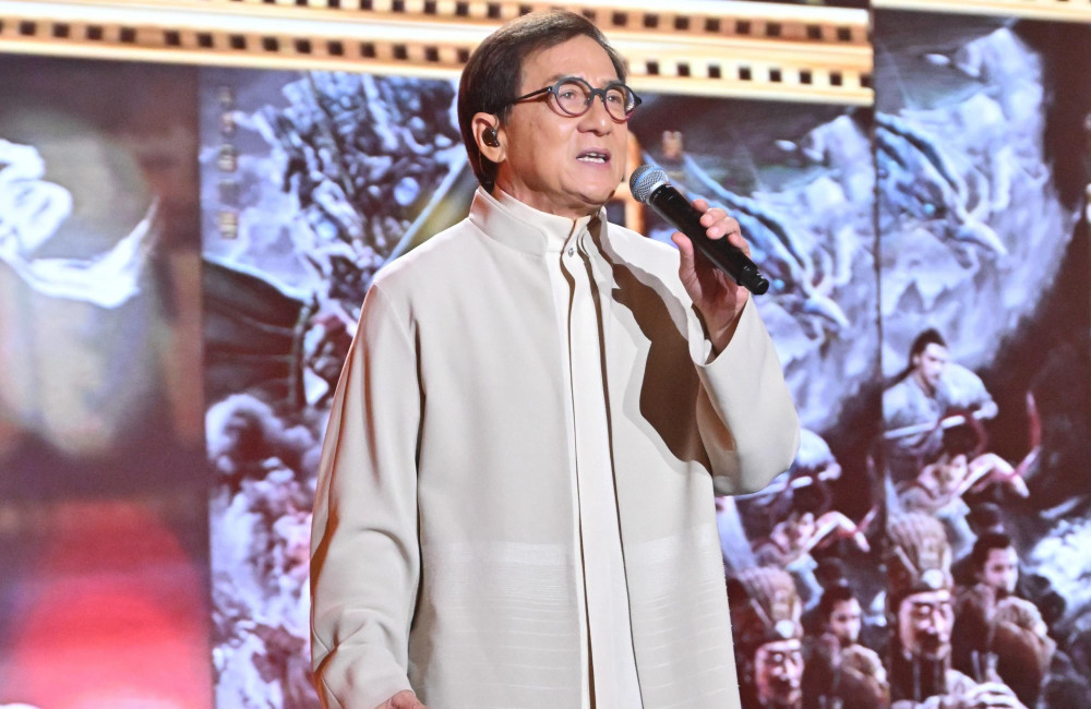 Jackie Chan n'aime pas voir des cascades faites par images de synthèse : “Il y a un sens de la réalité qui manque”