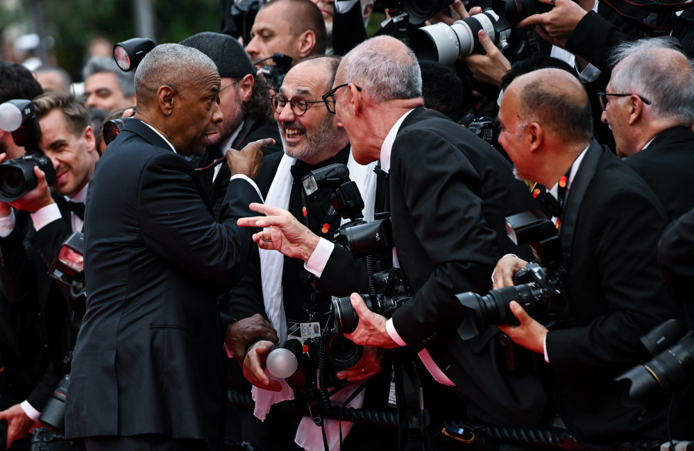 Cannes : Denzel Washington recadre un photographe sur les marches