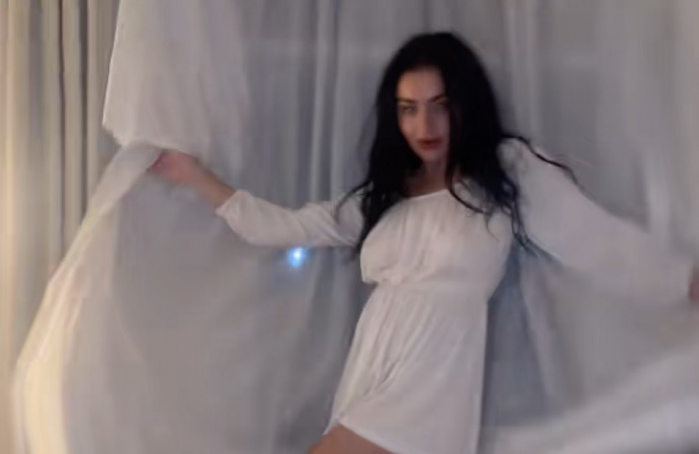 La créatrice TikTok à l'origine de la danse "Apple" règle son procès