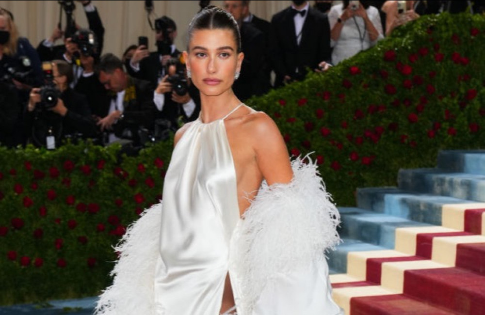 Hailey Bieber se livre sur la chirurgie esthétique : “Je n’ai pas de Botox…”
