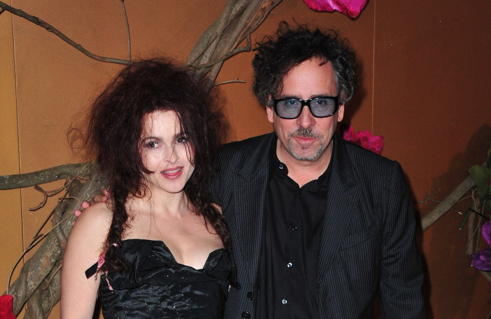Helen Bonham Carter révèle que Tim Burton dessinait en plein milieu de son accouchement