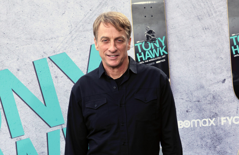 Tony Hawk : accusé d'avoir fréquenté Jeffrey Epstein, l’athlète s’indigne
