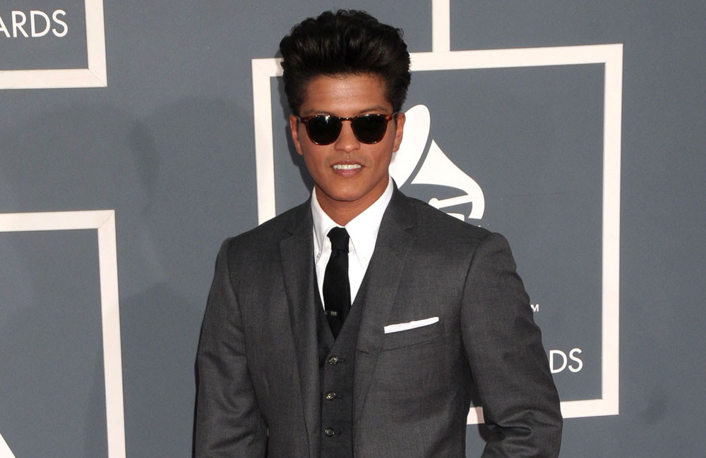 Bruno Mars en eaux troubles après avoir aimé un post contre Taylor Swift