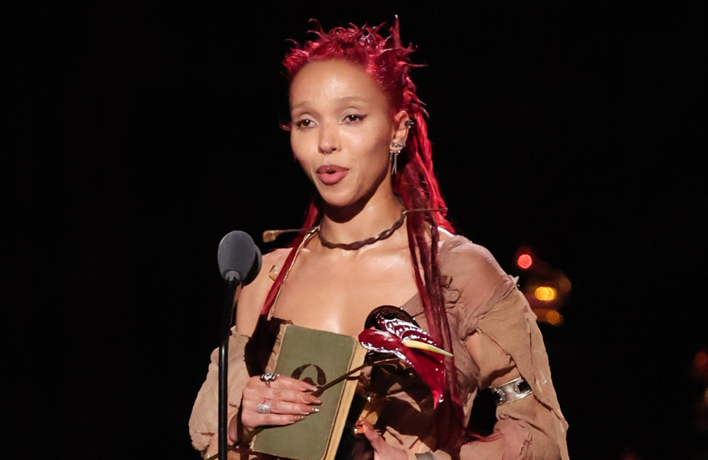 FKA Twigs poursuit à nouveau son ex-petit ami Shia LaBeouf en justice