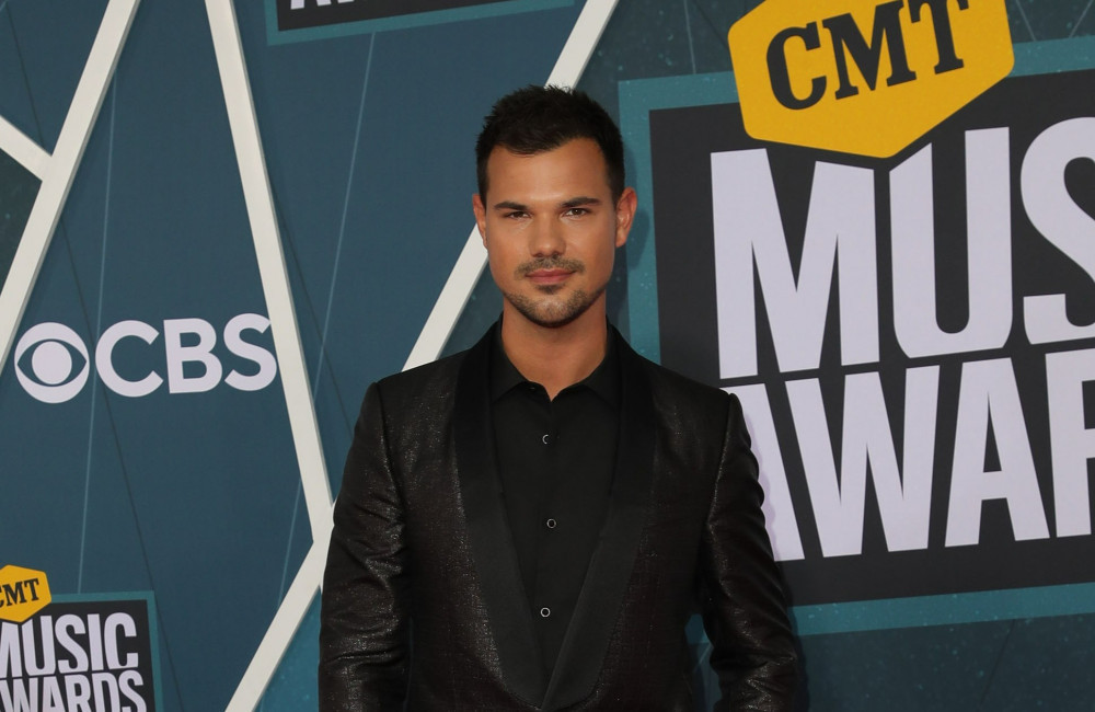 Taylor Lautner va être papa