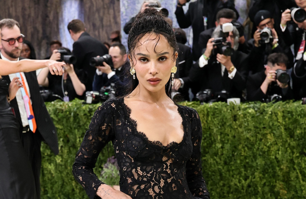 Zoë Kravitz recadre la plateforme Hulu après une publication qui évoquait sa relation avec Harry Styles