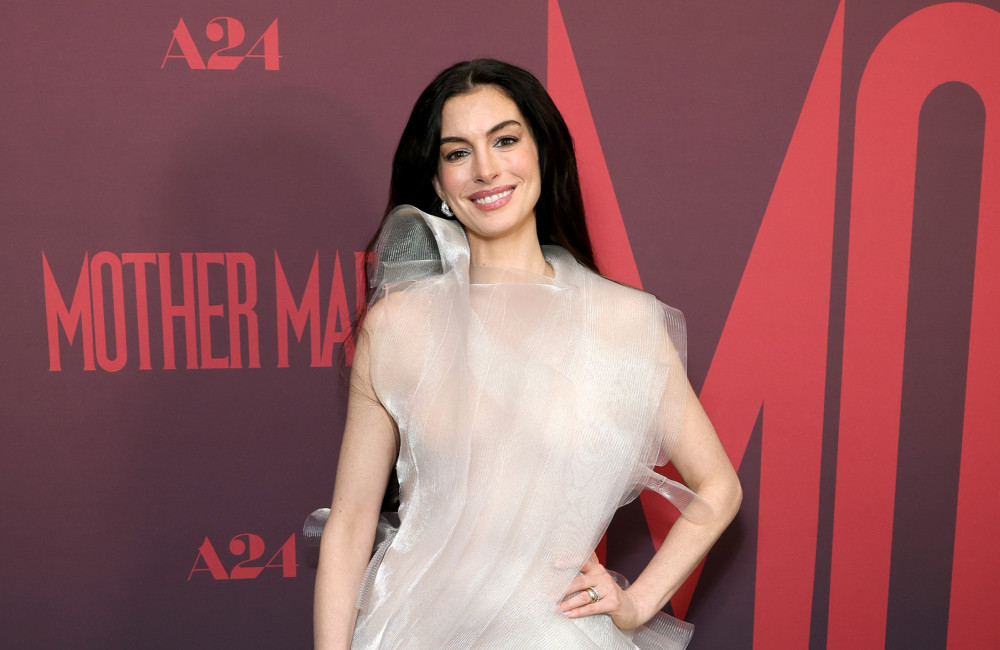 Anne Hathaway répond une fois pour toutes aux rumeurs de chirurgie esthétique