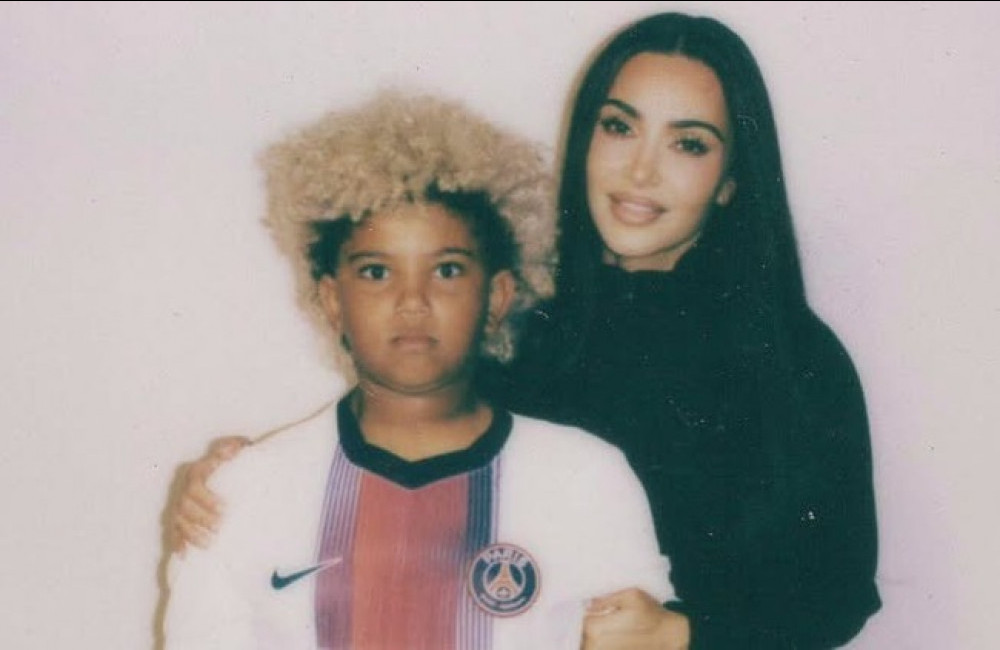 Le fils de 10 ans de Kim Kardashian a fait ses débuts dans le mannequinat