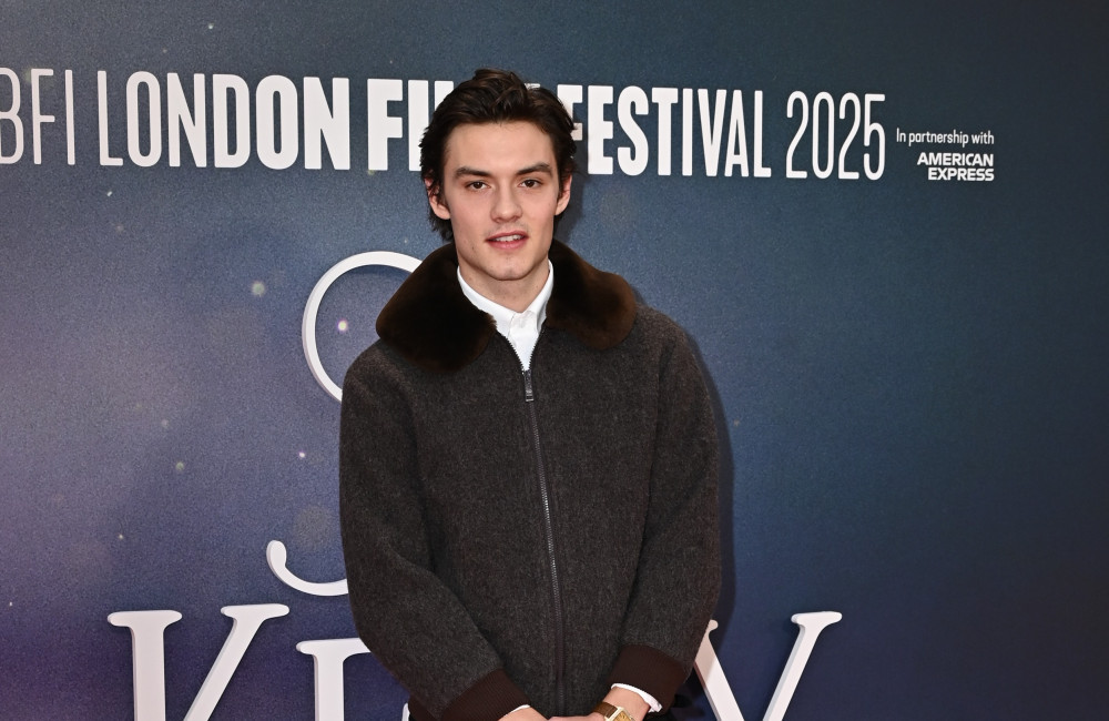 Recherche du nouveau James Bond : l'acteur Louis Partridge répond enfin aux rumeurs…