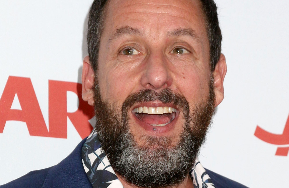 Adam Sandler a officié le mariage de Taylor Swift et Travis Kelce