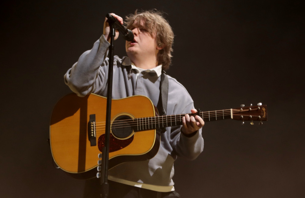 Lewis Capaldi fond en larmes lors d'un concert à Londres : 'Je ne savais pas si ça serait possible…'