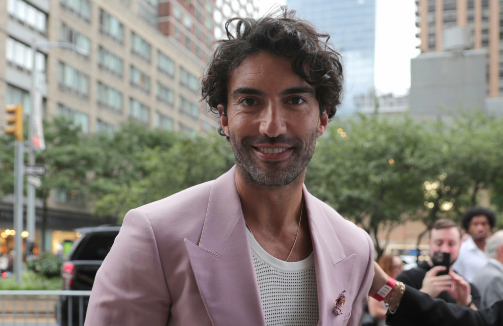Justin Baldoni contre-attaque à nouveau face à Blake Lively malgré leur accord à l'amiable