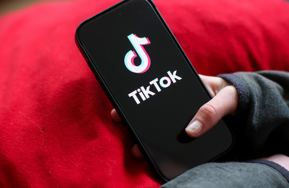 TikTok et d'autres réseaux sociaux sont appelés à retirer des vidéos de 'courses folles'