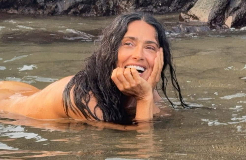 Salma Hayek a fêté ses 60 ans en se baignant nue