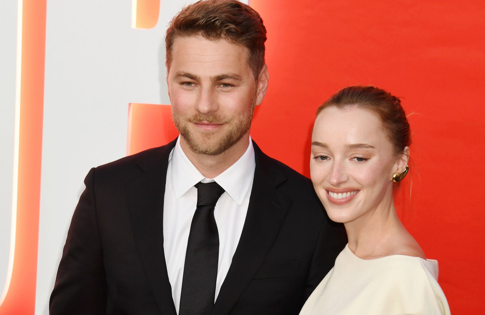 Phoebe Dynevor et Cameron Fuller se sont dits oui