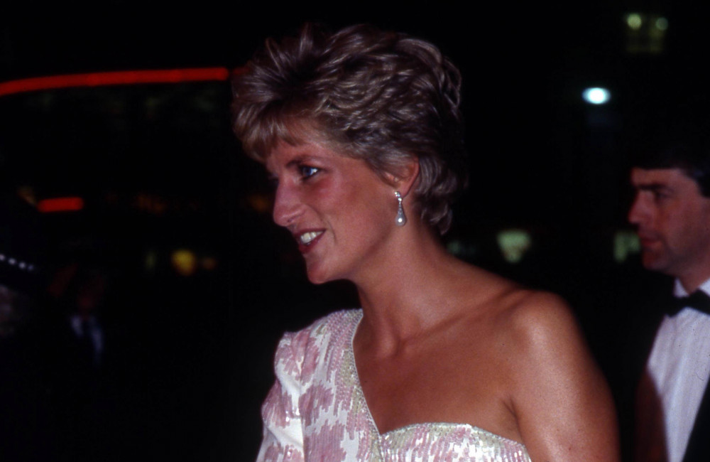 La reine Elizabeth aurait proposé de rendre son titre royal à Diana après sa mort
