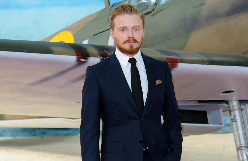 Jack Lowden bientôt dans la peau de 007 ? Un ancien collègue de l'acteur évoque les rumeurs…