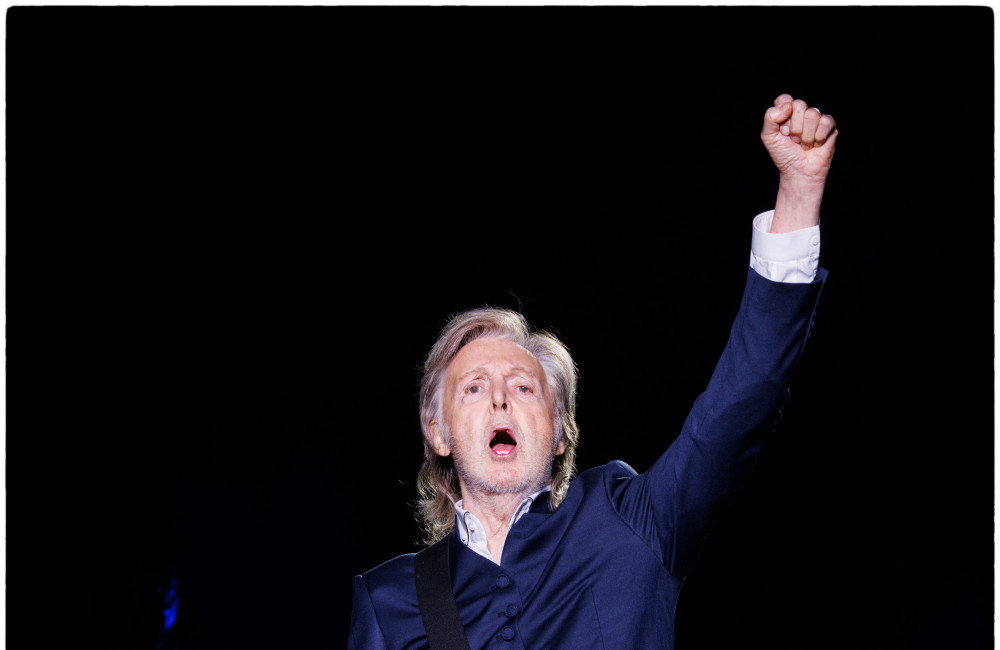 L'épouse de Paul McCartney pense que la défunte reine Élisabeth avait le béguin pour lui